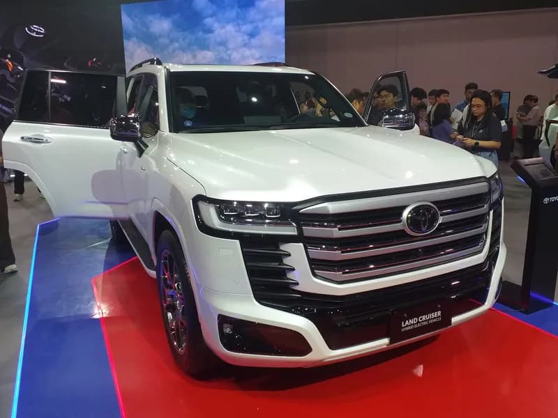 Toyota Land Cruiser 300 2025 3.5TT GR-S — exterior