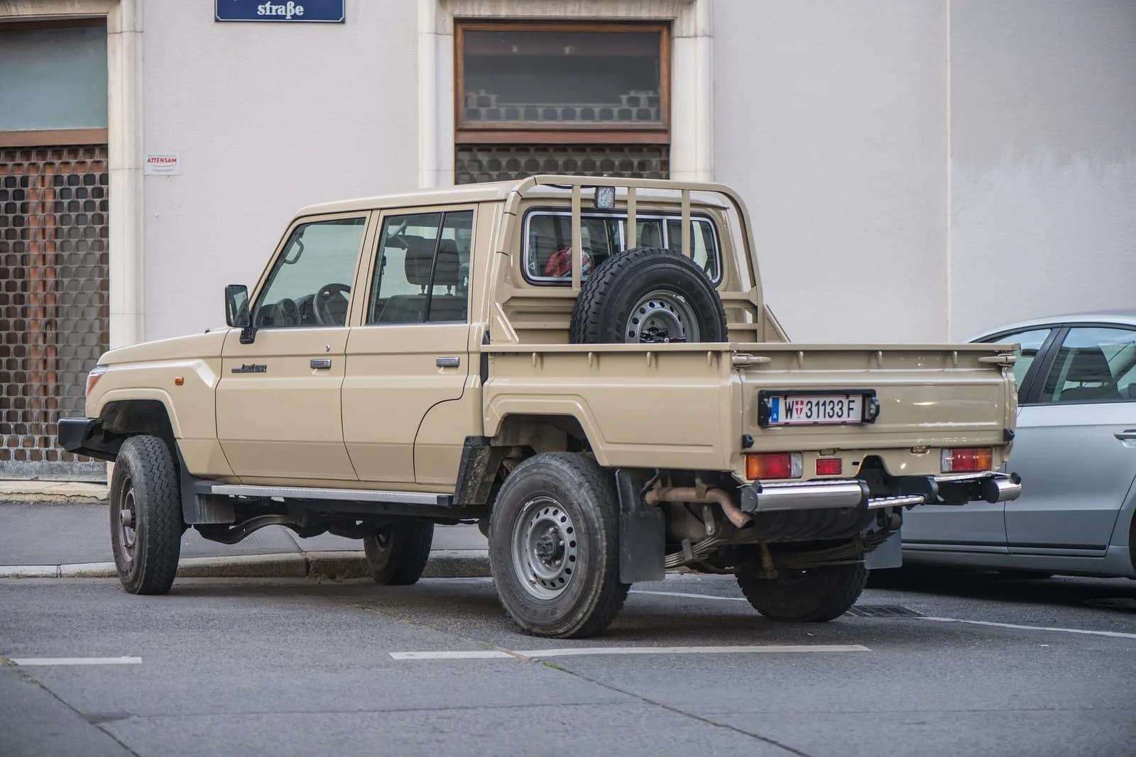 Toyota Land Cruiser 79 2025 4.5 V8 Pickup — exterior
