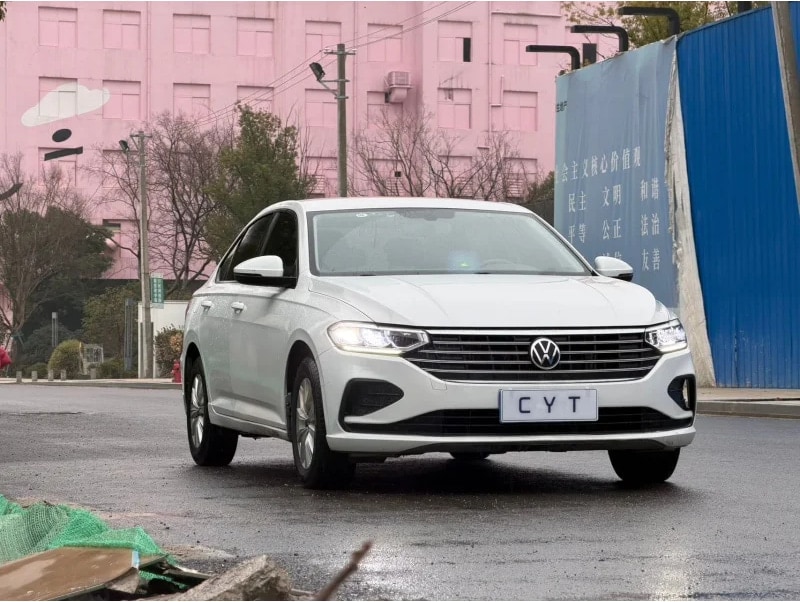 Volkswagen Lavida Second Hand Car Compact Car 1.5T 110HP L4 Pure Gasoline Left Steering Fabric Seats — photo 1