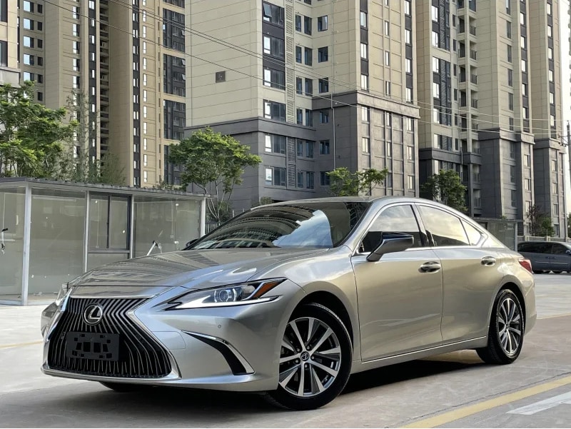 Top Selling Used 2021 Lex-us ES250 Luxury 4dr Sedan 8speed Automatics All-Wheel-Drives — photo 1