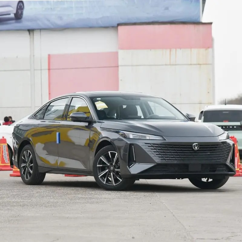 High Performance Changan 4WD Car Changan Yida 1.5T GDI DCT Automatic Flagship Type 4-door 5-seat Sedan — photo 1