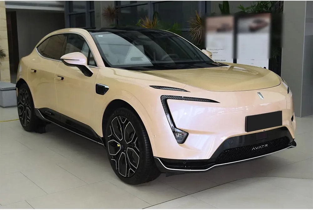 Avatr 11 Used Cars 4WD Electric Vehicle 580KM Range Leather Seats All-WD Rear Automatic Gearbox Light — photo 1