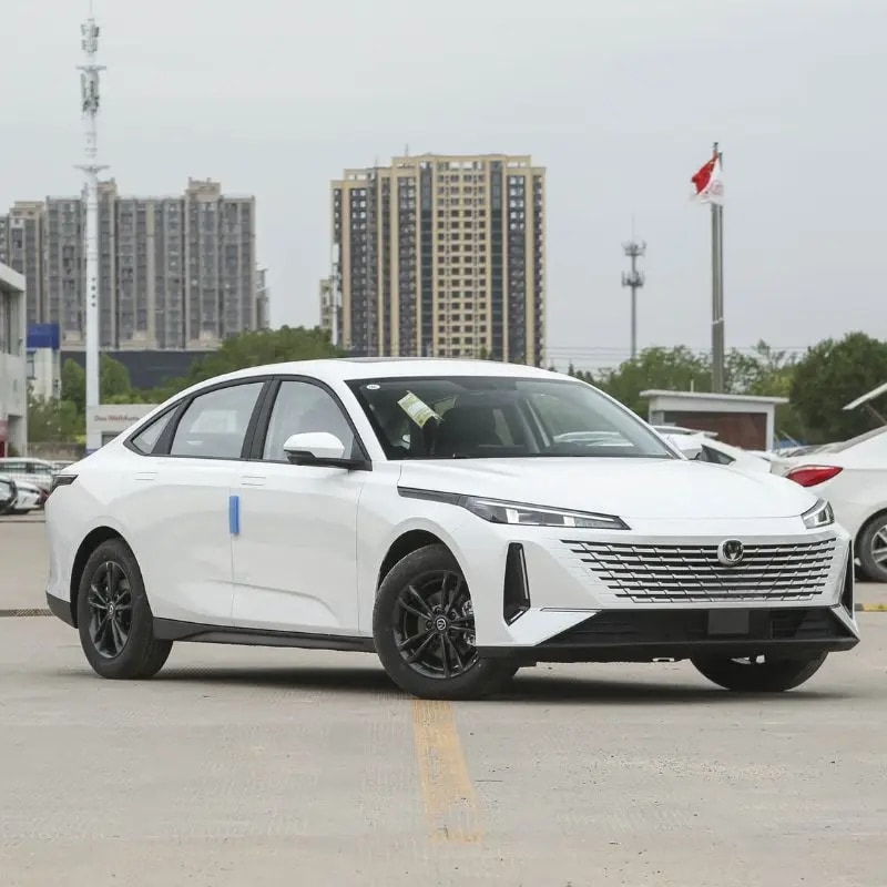 Changan Yida 2024 New Gas Car 1.5T GDI DCT Flagship Model Sedan Automobile Changan Yida Gasoline Car — photo 1
