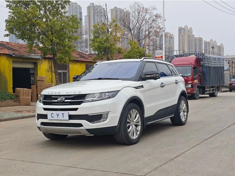 Hot 2016 Landwind X7 2.0T Premium SUV with Panoramic Sunroof Power Seats 5-Door Family Vehicle High — photo 1