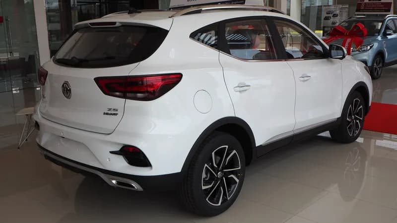 MG ZS 2025 1.5 Luxury — export photo